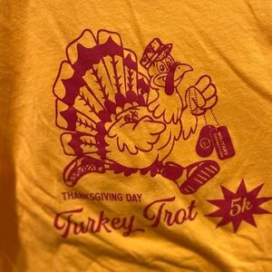 Thanksgiving Day turkey trot t shirt size XL in GUC